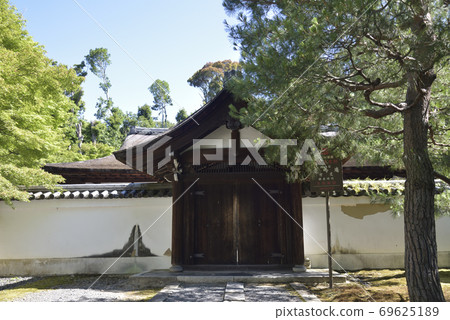 Ryuginan front gate 69625189