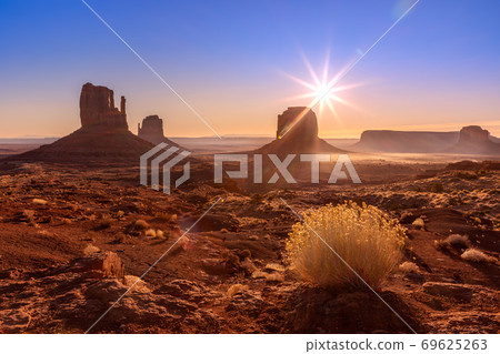 Beautiful sunrise view of famous Buttes of Monument Valley 69625263