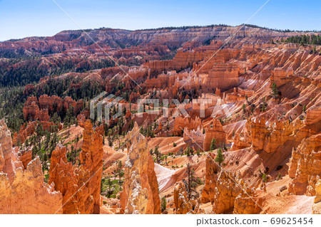 Panoramic view of amazing hoodoos sandstone formations in scenic Bryce Canyon National Park Panoramic view of amazing hoodoos sandstone formations in scenic Bryce Canyon National Park 69625454
