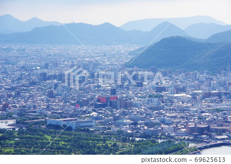 香川縣高松市矢島市從石之靈巖天文台看高松市的城市景觀 香川縣高松市矢島市從石之靈巖天文台看高松市的城市景觀 69625613