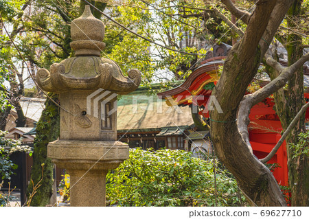 [Atago, Tokyo] Kasuga stone lanterns and Umeki at Atago Shrine in Tokyo 69627710