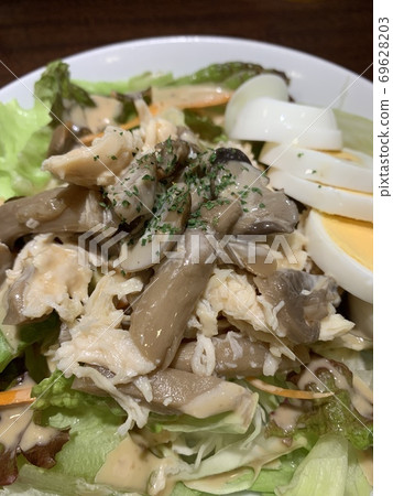 Mushroom and chicken Caesar salad Mushroom and chicken Caesar salad 69628203