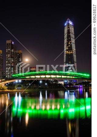 Seoul Icheon business district by night Seoul Icheon business district by night 69628817