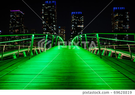 Seoul Icheon business district by night 69628819