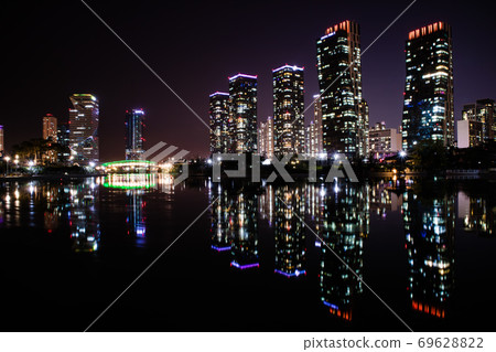 Seoul Icheon business district by night 69628822