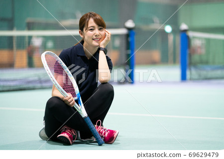 Woman chatting at a tennis school 69629479
