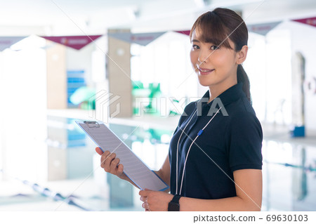 Pool instructor 69630103