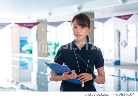 Pool instructor 69630104