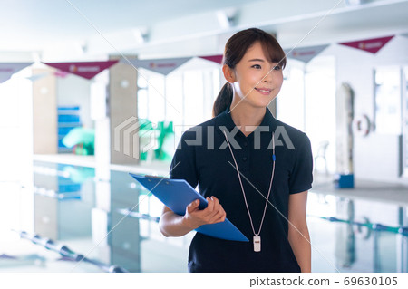 Pool instructor 69630105