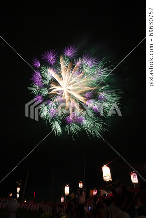 [Niigata Prefecture] Fireworks at the Katakai Festival. Asahara Shrine Autumn Festival Dedication Fireworks. 69630752