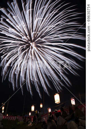 [Niigata Prefecture] Fireworks at the Katakai Festival. Asahara Shrine Autumn Festival Dedication Fireworks. 69630754