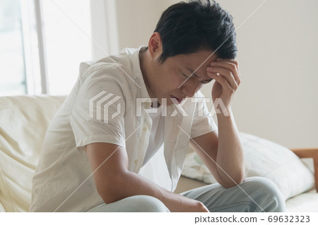 擔心,疲倦的男性形象 擔心,疲倦的男性形象 69632323