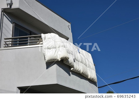  Futon drying 69635243