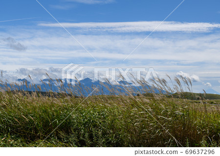 秋天的霧峰步行道上的八岳(長野縣) 秋天的霧峰步行道上的八岳(長野縣) 69637296