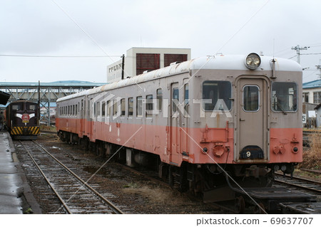 Tsugaru Railway Diesel Car and Stove Train Goshogawara Station Aomori Prefecture 2007 69637707