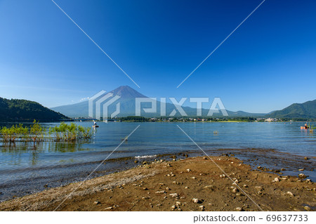 Summer of Mt. Fuji, from Lake Kawaguchi to summer Fuji (Yamanashi Prefecture) 69637733