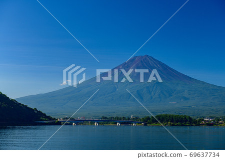 Summer of Mt. Fuji, from Lake Kawaguchi to summer Fuji (Yamanashi Prefecture) Summer of Mt. Fuji, from Lake Kawaguchi to summer Fuji (Yamanashi Prefecture) 69637734