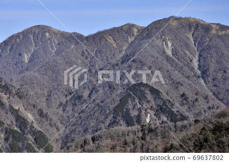 View of Mt. Hiru, Tanasawanoatama and Fudonomine from Komaru, Tanzawa Mountains in winter 69637802