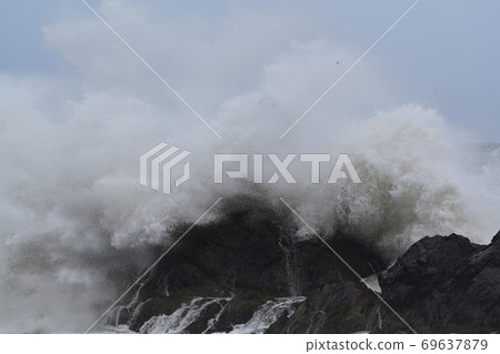 冬天粗糙的波浪 冬天粗糙的波浪 69637879