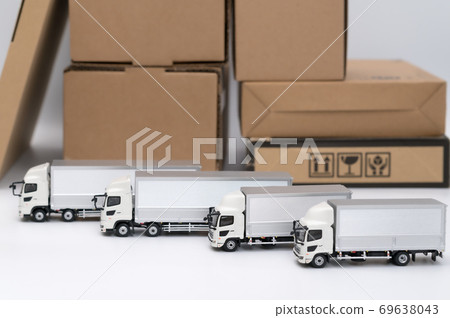 Large truck and medium truck (courier service, delivery image) Large truck and medium truck (courier service, delivery image) 69638043