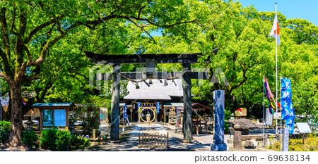 新鮮的綠色Is早神社楠組全景[長崎縣s早市] 69638134