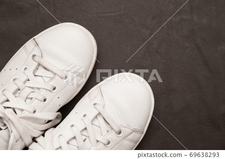Close-up photo of white leather sneakers 69638293