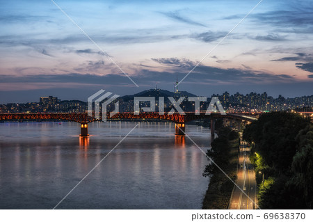 Sunset over Han River 69638370