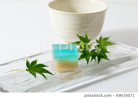 Yokan and matcha that feel summer 69639871