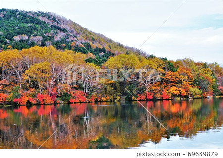 Fall of Yu lake 69639879