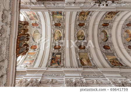 Highlights form Salzburg city and its Abbey Highlights form Salzburg city and its Abbey 69641739