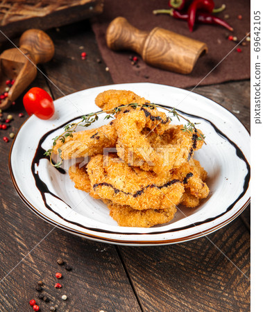 Deep fried shrimps with sauce on the wooden table Deep fried shrimps with sauce on the wooden table 69642105