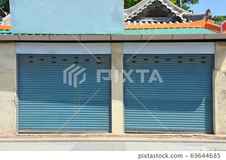 Shutter door aid door 69644685