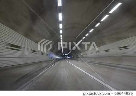 A car running through a tunnel 69644929