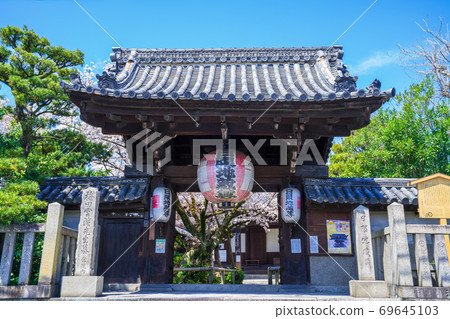Cherry blossoms in Higiri Jizo, Kyoto 69645103