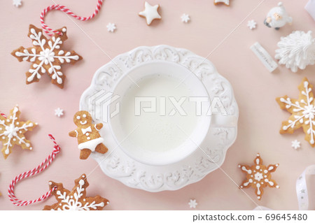 Christmas hot milk gingerbread 69645480