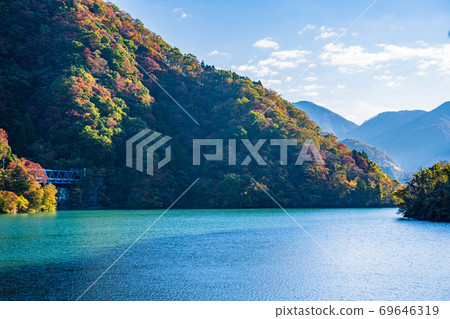 (神奈川縣)Lake Tanzawa Setuki Ohashi在秋天 (神奈川縣)Lake Tanzawa Setuki Ohashi在秋天 69646319