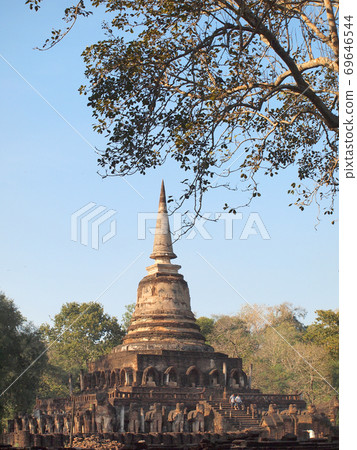 Temple Wat Chang Lom in Sukhothai - Thailand Temple Wat Chang Lom in Sukhothai - Thailand 69646544