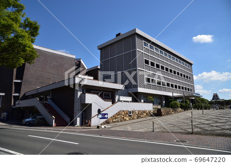 Okayama Civic Hall and Okayama Castle castle tower in autumn weather Kita-ku, Okayama City, Okayama Prefecture Okayama Civic Hall and Okayama Castle castle tower in autumn weather Kita-ku, Okayama City, Okayama Prefecture 69647220