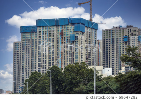高層建築施工現場 69647282