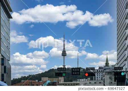從市中心看到的南山塔 從市中心看到的南山塔 69647327