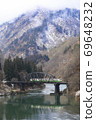 [Tadami Line Kiha 40]火車在多丹河4號橋上行駛 69648232