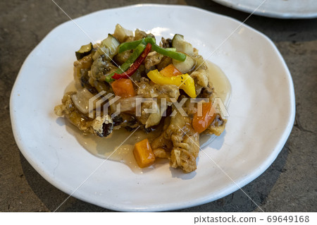 Sweet and sour pork 69649168