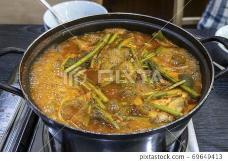 Deliciously boiling fish maeuntang 69649413