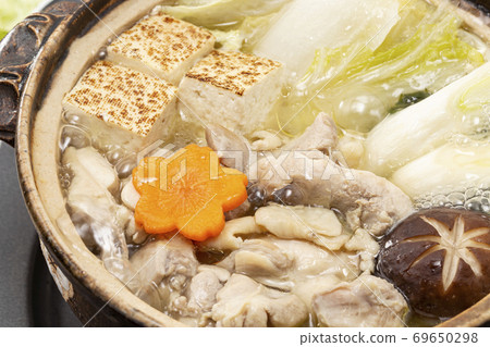 Classic popular hot pot dish_Mizutaki of simmering chicken Classic popular hot pot dish_Mizutaki of simmering chicken 69650298