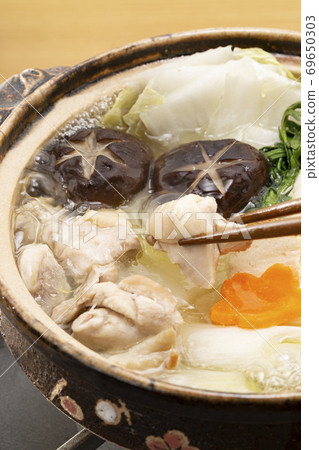 Classic popular hot pot dish_Mizutaki of simmering chicken 69650303