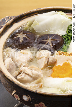 Classic popular hot pot dish_Mizutaki of simmering chicken Classic popular hot pot dish_Mizutaki of simmering chicken 69650304