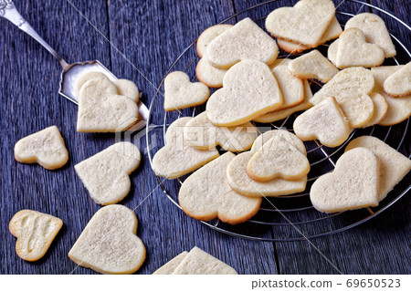 sugar cookies on a wire cooling rack 69650523