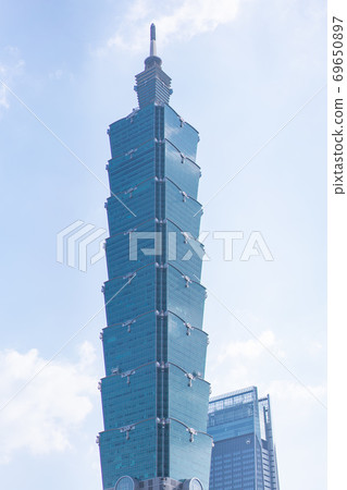 Aerial panorama over Downtown Taipei with Taipei 101 Skyscraper, capital city of Taiwan 69650897