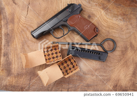 9mm russian handgun with ammunitions 9mm russian handgun with ammunitions 69650941