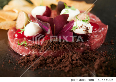Fresh meat tartare Fresh meat tartare 69653006